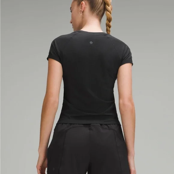 Swiftly Tech Short-Sleeve Shirt 2.0 – Waist Length - Picture 2 of 4